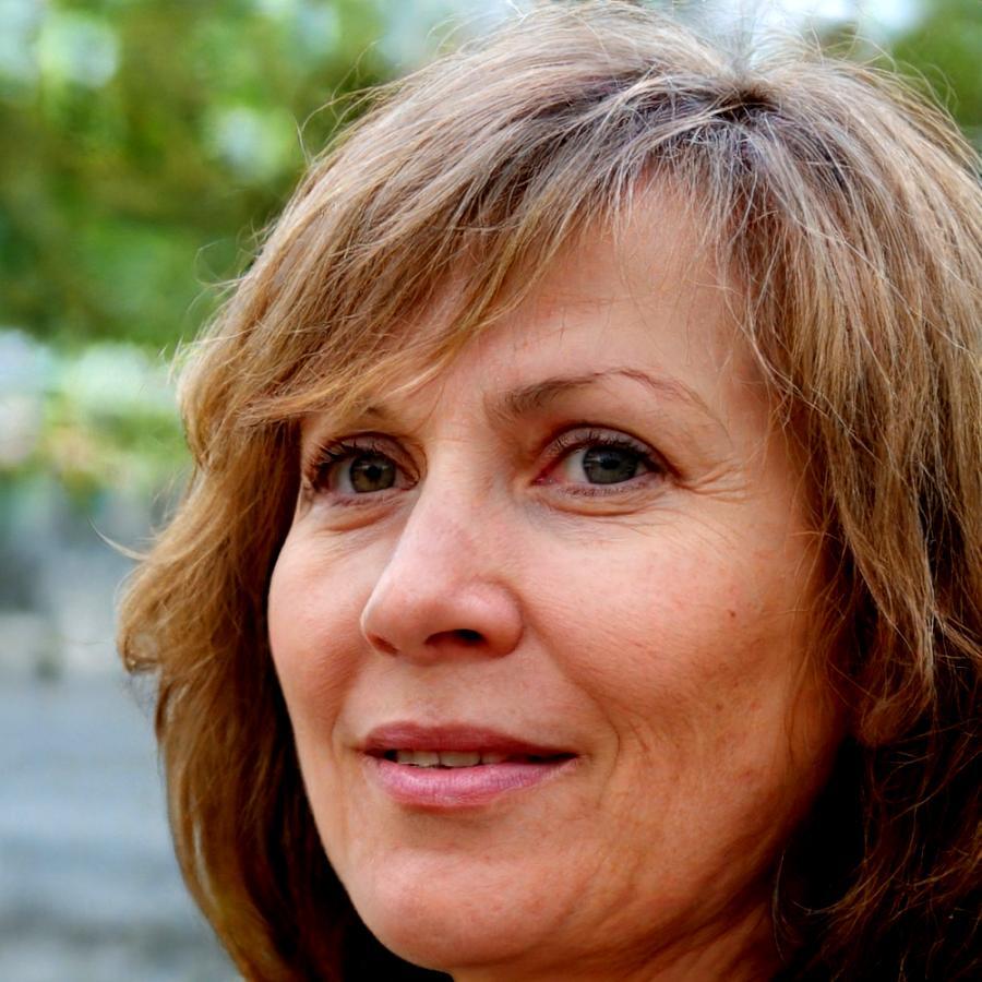 Senior instructor demonstrating level design concepts